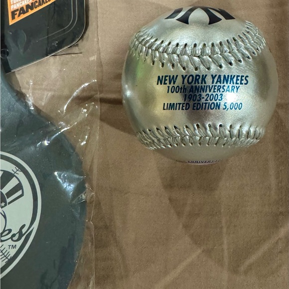 New York Yankees Memorabilia Lot Ltd Edition Baseball, Snoopy Pez, cards, flip - Picture 8 of 16